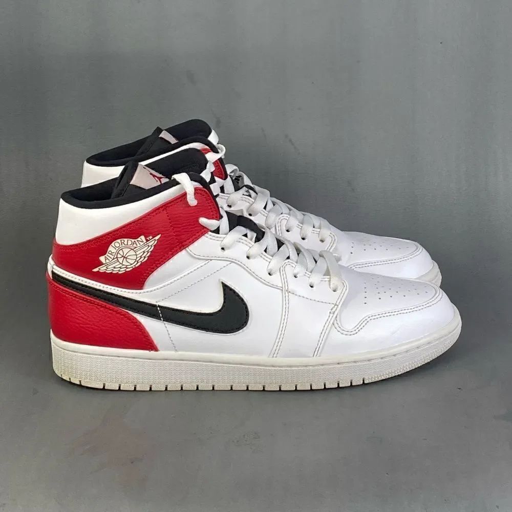Nike Air Jordan 1 Retro Mid Chicago White Black Gym Red mens size 10